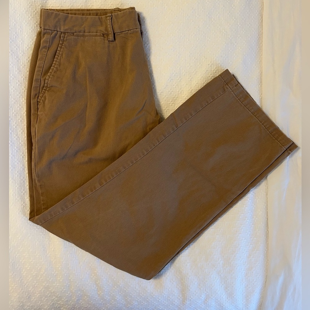 Old Navy Men's Khaki Chinos
33/32 - Picture 2 of 4
